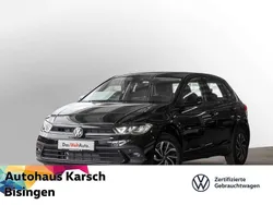 Deep black perleffekt (metallic) Gebraucht 2023 VW Polo Life Limousine | 19.445 € (Fairer Preis)