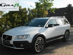 White solid Gebraucht 2016 Volvo XC70 Linje Svart SUV | 27.730 € (Teuer)