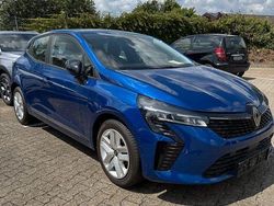 Blau Gebraucht 2024 Renault Clio V Evolution Limousine | 17.900 € (Fairer Preis)
