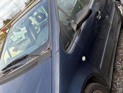 Blau Gebraucht 2003 Mercedes 170 Kleinwagen | 600 €