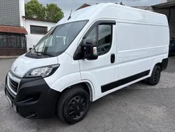 Weiß Gebraucht 2023 Peugeot Boxer Premium Van | 18.990 € (Guter Preis)