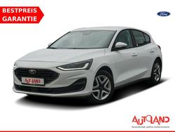 Weiß Gebraucht 2022 Ford Focus Cool & Connect Limousine | 18.490 € (Guter Preis)