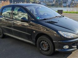 Schwarz Gebraucht 2014 Peugeot 206 Limousine | 2.100 €