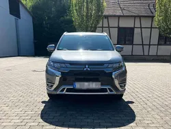 Grau Gebraucht 2020 Mitsubishi Outlander P-HEV Spirit+ SUV | 22.799 € (Fairer Preis)