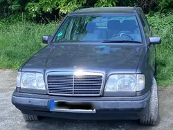 Grau Gebraucht 1995 Mercedes E220 Kombi | 3.500 €