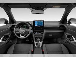 Rot (karminarot metallic / dachfarbe ) Neu 2025 Toyota Yaris Sport Kleinwagen | 32.439 € (Etwas zu teuer)