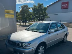 Silber Gebraucht 2001 Toyota Corolla Limousine | 1.900 €