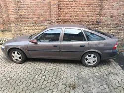 Braun Gebraucht 1998 Opel Vectra Limousine | 2.000 €