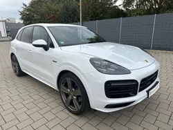 Weiß Gebraucht 2021 Porsche Cayenne SUV | 67.500 € (Etwas zu teuer)
