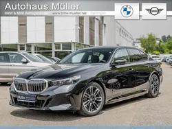 Saphirschwarz metallic Neu 2025 BMW 530e M Sport Limousine | 60.730 € (Guter Preis)