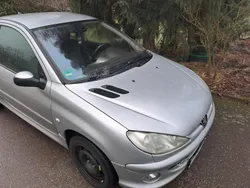 Grau Gebraucht 2006 Peugeot 206 Kleinwagen | 1.100 €