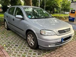 Grau Gebraucht 2002 Opel Astra Limousine | 1.400 € (Guter Preis)