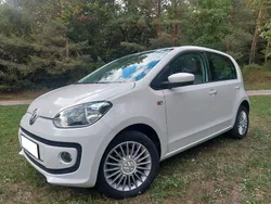 Weiß Gebraucht 2015 VW up! high up! Kleinwagen | 8.990 € (Etwas zu teuer)