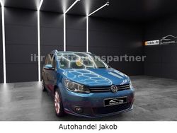 Blau Gebraucht 2015 VW Touran Cup Van / Kleinbus | 15.600 € (Fairer Preis)