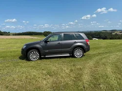 Grau Gebraucht 2013 Suzuki Grand Vitara SUV | 7.499 € (Guter Preis)