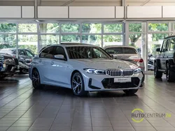 Grau Gebraucht 2024 BMW 330e M Sport Limousine | 45.490 € (Fairer Preis)