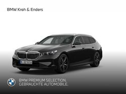 Black sapphire metallic (schwarz) Gebraucht 2025 BMW 520 M Sport Kombi | 53.900 € (Fairer Preis)