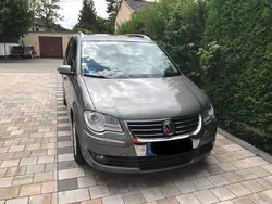 Grau Gebraucht 2009 VW Touran Van / Kleinbus | 4.900 € (Teuer)