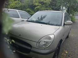 Grau Gebraucht 2001 Daihatsu Sirion Kleinwagen | 350 €