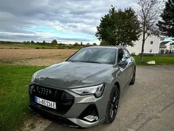 Grau Gebraucht 2023 Audi e-tron Black Edition SUV | 52.999 € (Teuer)
