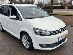 Weiß Gebraucht 2015 VW Touran Cup Van / Kleinbus | 7.890 € (Fairer Preis)