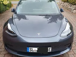 Grau Gebraucht 2021 Tesla Model 3 Standard Range Plus Limousine | 25.950 € (Fairer Preis)