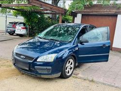 Blau Gebraucht 2004 Ford Focus Kleinwagen | 850 € (Fairer Preis)