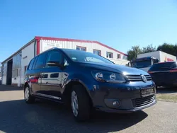 Blau Gebraucht 2011 VW Touran Style Van / Kleinbus | 5.399 € (Guter Preis)