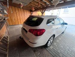 Weiß Gebraucht 2012 Opel Astra Kombi | 6.400 € (Fairer Preis)