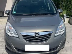 Beige Gebraucht 2011 Opel Meriva Design Edition Van / Kleinbus | 5.499 € (Fairer Preis)