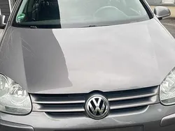 Grau Gebraucht 2006 VW Golf V Limousine | 2.750 €
