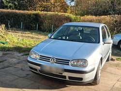 Silber Gebraucht 2002 VW Golf IV Kleinwagen | 1.600 € (Fairer Preis)