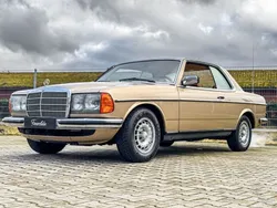 Gold Gebraucht 1982 Mercedes 230 | 24.999 €