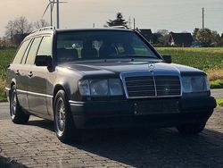 Braun Gebraucht 1989 Mercedes E220 Kombi | 2.899 €
