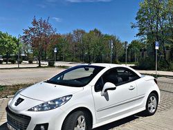 Weiß Gebraucht 2012 Peugeot 207 CC Cabrio | 5.900 € (Etwas zu teuer)