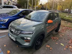 Grün Gebraucht 2023 Dacia Spring Essentiel Kleinwagen | 11.790 € (Guter Preis)
