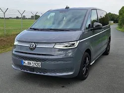 Grau Gebraucht 2023 VW T7 Style Van | 51.300 € (Fairer Preis)