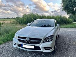 Weiß Gebraucht 2014 Mercedes CLS350 Shooting Brake AMG line Kombi | 17.900 € (Fairer Preis)