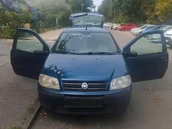 Blau Gebraucht 2004 Fiat Punto Kleinwagen | 650 € (Fairer Preis)