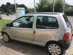 Silber Gebraucht 2004 Renault Twingo Kleinwagen | 500 €