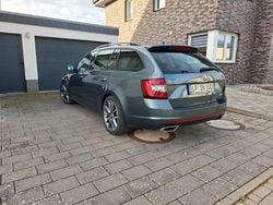 Grau Gebraucht 2018 Skoda Octavia RS Kombi | 17.500 € (Fairer Preis)