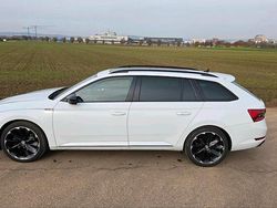 Weiß Gebraucht 2020 Skoda Superb SportLine Kombi | 22.900 € (Teuer)
