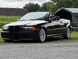 Schwarz Gebraucht 2002 BMW 320 Cabriolet Cabrio | 4.200 €