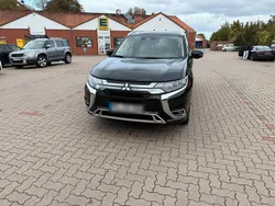 Schwarz Gebraucht 2020 Mitsubishi Outlander P-HEV SUV | 20.500 € (Guter Preis)