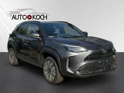 Grau Neu 2025 Toyota Yaris Cross SUV | 28.740 €