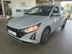 Grau schwarz Gebraucht 2024 Hyundai i20 Trend Kleinwagen | 20.490 € (Fairer Preis)