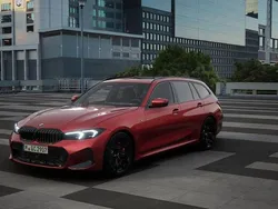 Dragon fire rot metallic Gebraucht 2024 BMW 330 M Sport Kombi | 62.850 €
