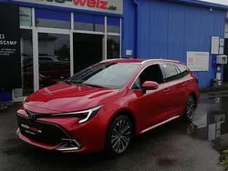 Rot Gebraucht 2023 Toyota Corolla Team Kombi | 31.780 € (Etwas zu teuer)