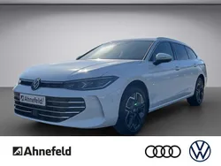 Pure white Gebraucht 2024 VW Passat Elegance Kombi | 48.490 €
