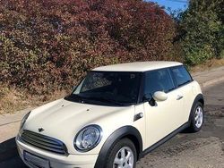 Weiß Gebraucht 2010 Mini ONE Kleinwagen | 5.500 € (Etwas zu teuer)